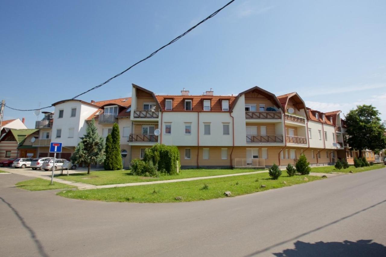 Zoli Apartmanok -Nori Koelcsey 32 Hajdúszoboszló Exterior foto